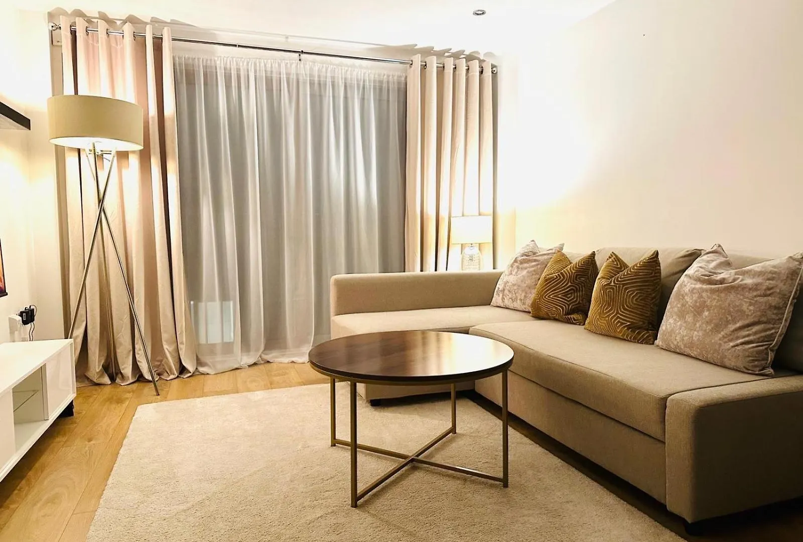 Westferry Deluxe Penthouse Apartment London